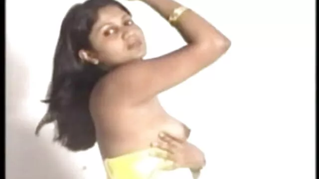 স্বর্ণকেশী www বাংলা xxx সুন্দরী বালিকা বাঁড়ার রস খাবার
