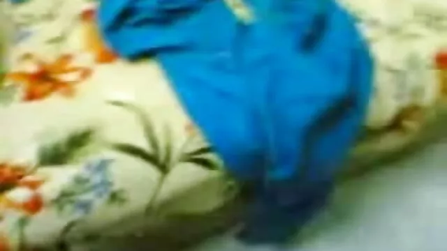 স্বর্ণকেশী উদ্ভিদ একজন সদস্য উপর বসে থাকতেন এবং তার বাংলা sex video 2018 সাথে যৌন ছিল পরে.