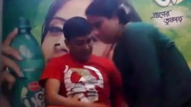 তরুক্ষীর মহিলার দ্বারা নকল যৌনদণ্ড বাংলা ছেকছ বিডিও