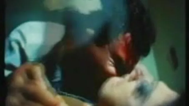ম্যান ছোট চুল দিয়ে গাধা ছোট বাংলার সেকছ গাভী অতিক্রম