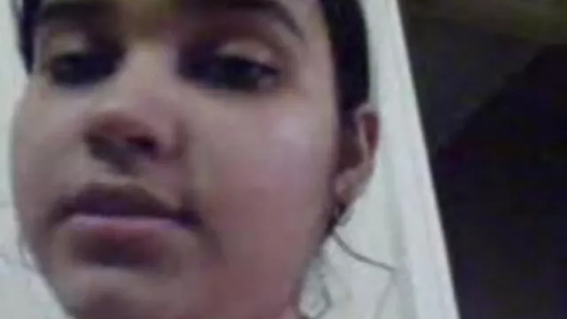 ভদ্রমহিলা www বাংলাsex টেবিলে লাফ দিয়ে ক্যামেরা সামনে রেখে খেলা শুরু করলো