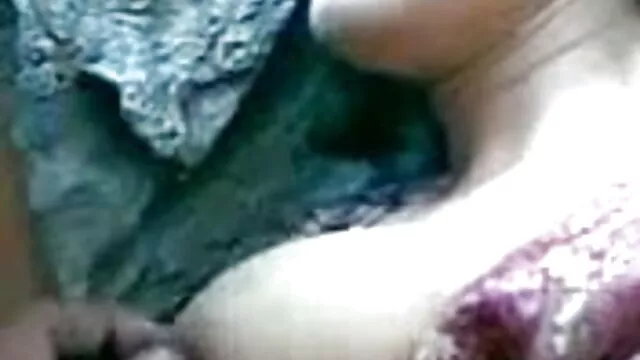 একজন মানুষ ধর্ষণ একটি তরুণ বিছানায় যৌনাবেদন না বাংলা xnxx video com করে একটি কনডম