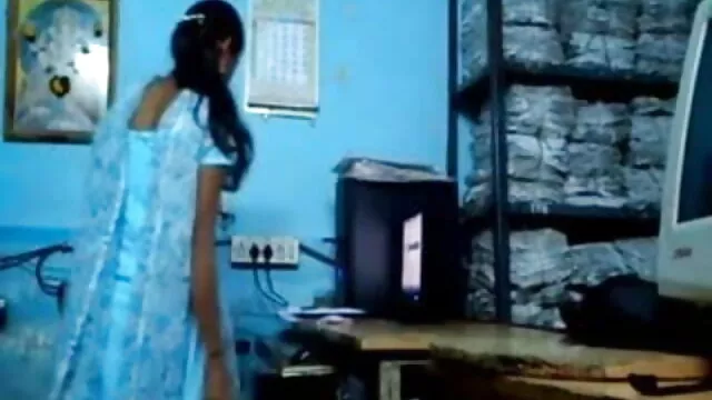 গুদে হাত ঢোকানর আন্ত বাংলা চুদাচুদি sex জাতিগত বেলেল্লাপনা লাল চুলের